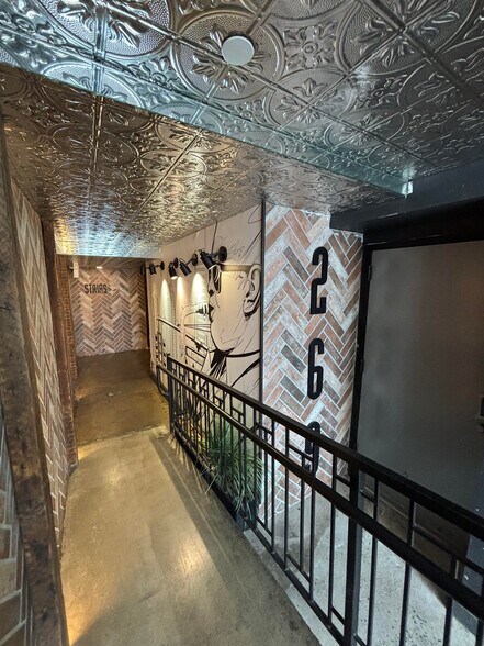 269-271 Meserole St, Brooklyn, NY à louer - Photo de l’immeuble – Image 2 sur 9