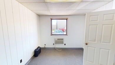 28039 W Commercial Ave, Lake Barrington, IL à louer Photo intérieure– Image 2 sur 17