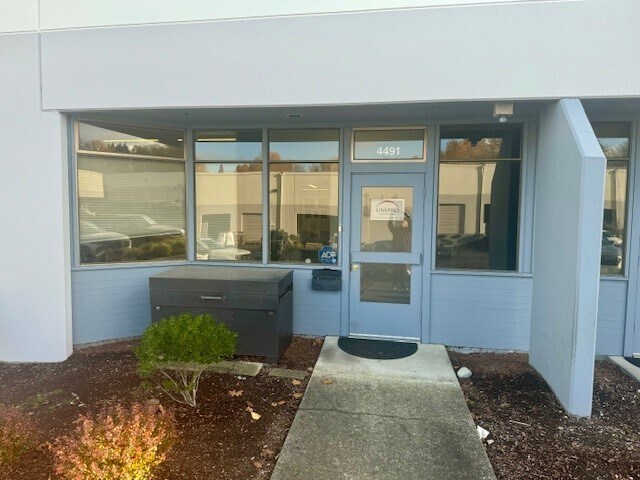 4487-4497 S 134th Pl, Tukwila, WA à louer - Photo de l’immeuble – Image 2 sur 4