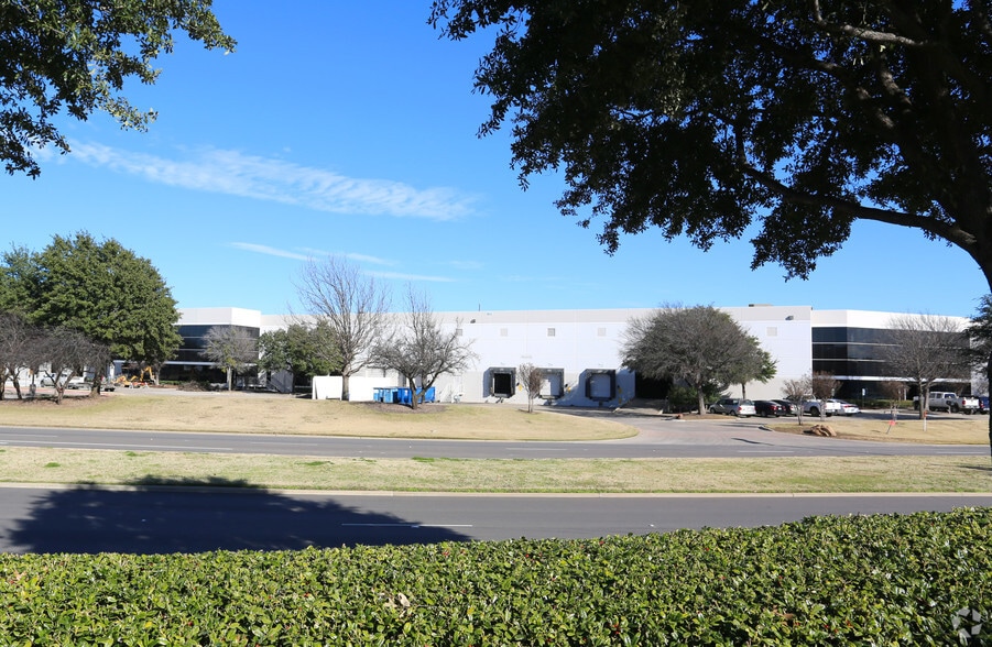 600 S Royal Ln, Coppell, TX à louer - Photo de l’immeuble – Image 3 sur 4