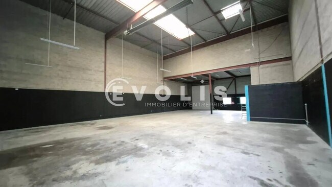 Plus de détails pour Bureau, Local d'activités à louer