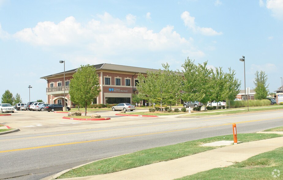 516 E Millsap Rd, Fayetteville, AR à louer - Photo de l’immeuble – Image 2 sur 5