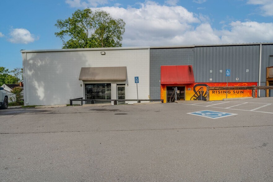 1056 E Trinity Ln, Nashville, TN à louer - Photo de l’immeuble – Image 2 sur 14
