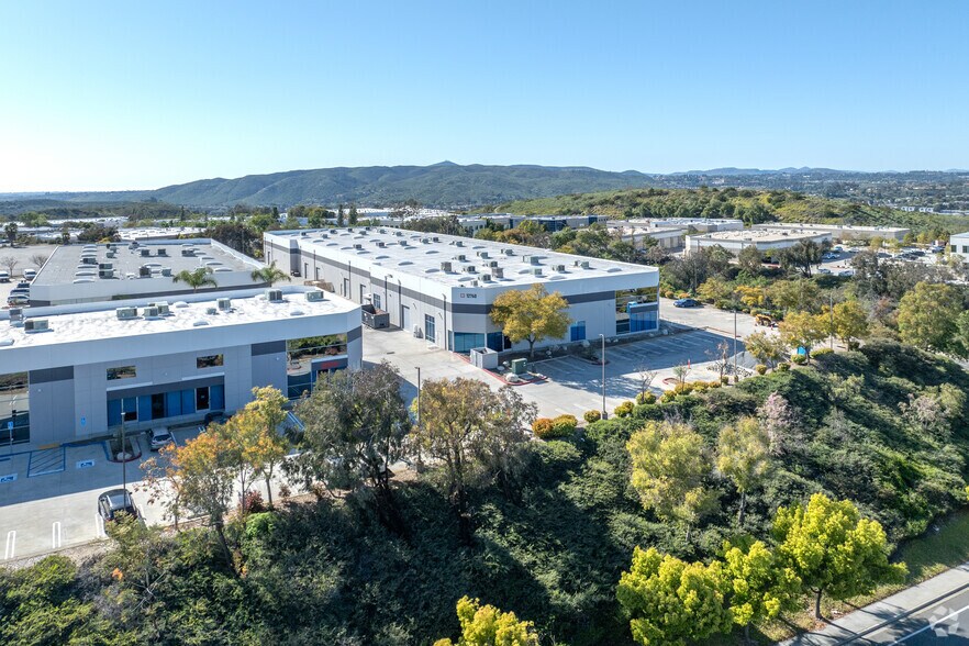 12760 Danielson Ct, Poway, CA à louer - Photo de l’immeuble – Image 2 sur 12