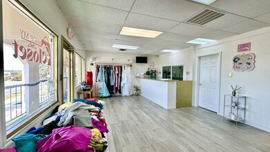 7205 Bandera Rd, San Antonio, TX à louer Photo intérieure– Image 2 sur 12