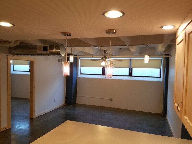 735 SW Jackson St, Topeka, KS à vendre - Photo de l’immeuble – Image 2 sur 25
