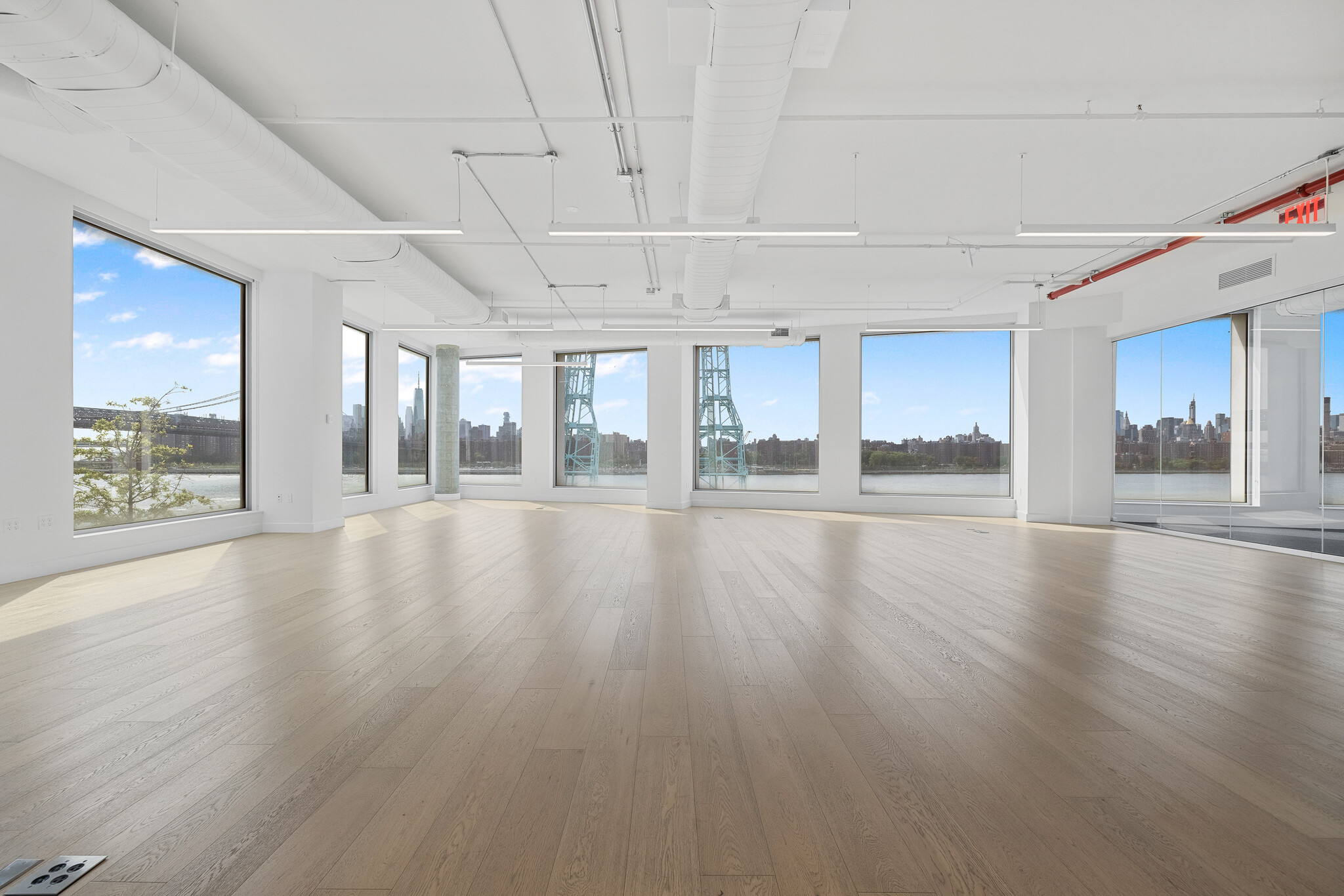 10 Grand St, Brooklyn, NY à louer Photo de l’immeuble– Image 1 sur 16