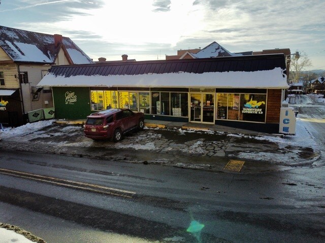 2045 University Ave, Morgantown, WV à vendre - Photo de l’immeuble – Image 2 sur 15