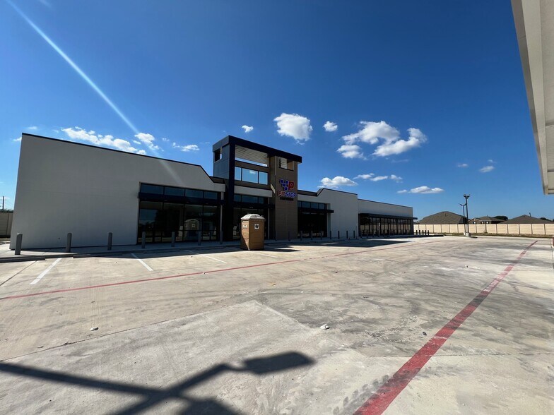 18003 Becker rd, Hockley, TX à louer - Photo de l’immeuble – Image 2 sur 4