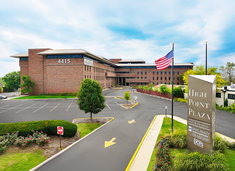 4415 W Harrison St, Hillside, IL à louer - Photo principale – Image 1 sur 8