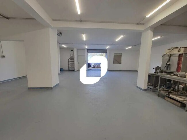 Plus de détails pour Local d'activités à louer