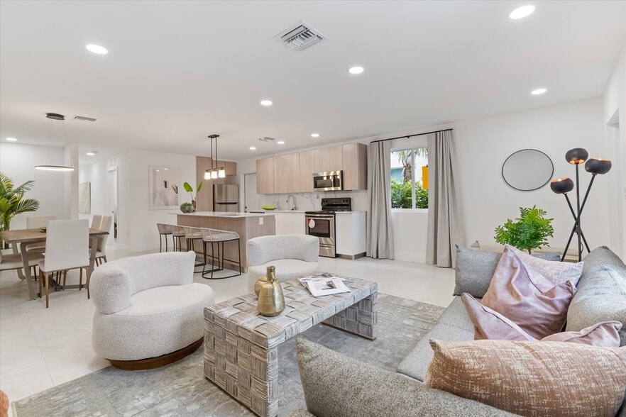 1212 NW 6th Ct, Fort Lauderdale, FL à vendre - Photo intérieure – Image 2 sur 24