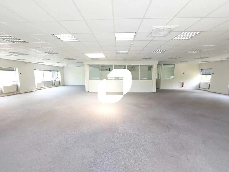 11 Rue Jacques Cartier, Guyancourt à louer - Photo de l’immeuble – Image 3 sur 14