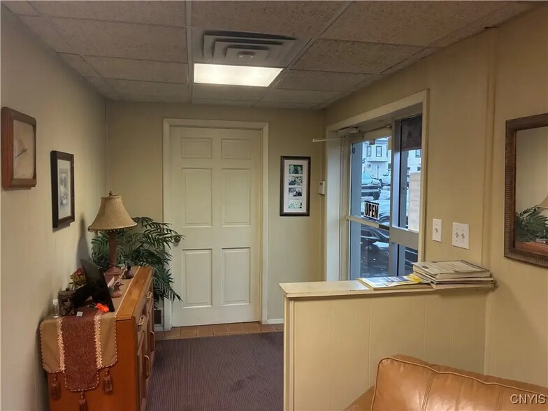 412 Wolf St, Syracuse, NY à vendre - Photo intérieure – Image 2 sur 5
