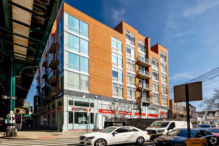 40-07 73rd St, Woodside, NY à vendre - Photo principale – Image 1 sur 7