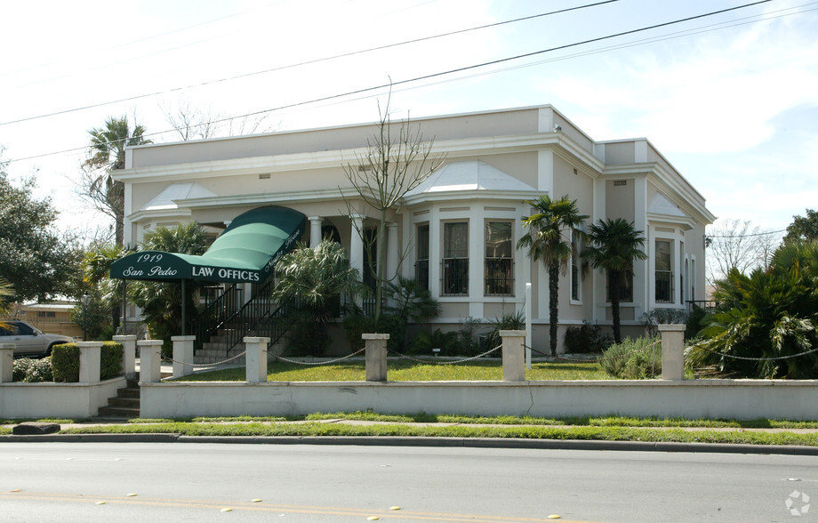1919 San Pedro Ave, San Antonio, TX à louer - Photo de l’immeuble – Image 2 sur 9