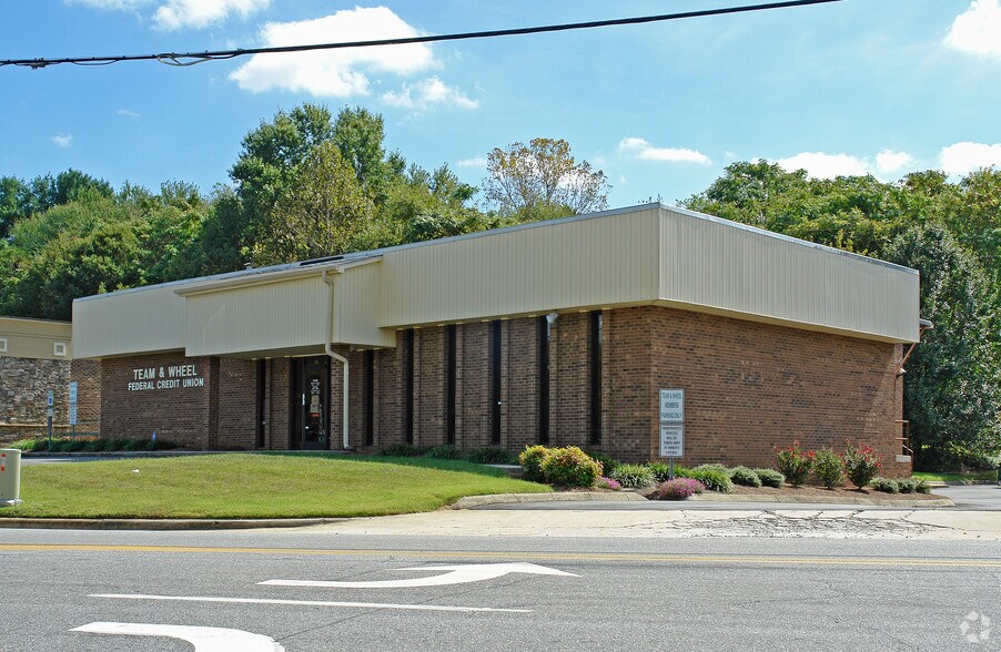 1405 Trademart Blvd, Winston-Salem, NC à vendre - Photo de l’immeuble – Image 2 sur 15