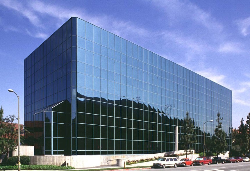 3800 Barham Blvd, Los Angeles, CA à louer - Photo de l’immeuble – Image 2 sur 9