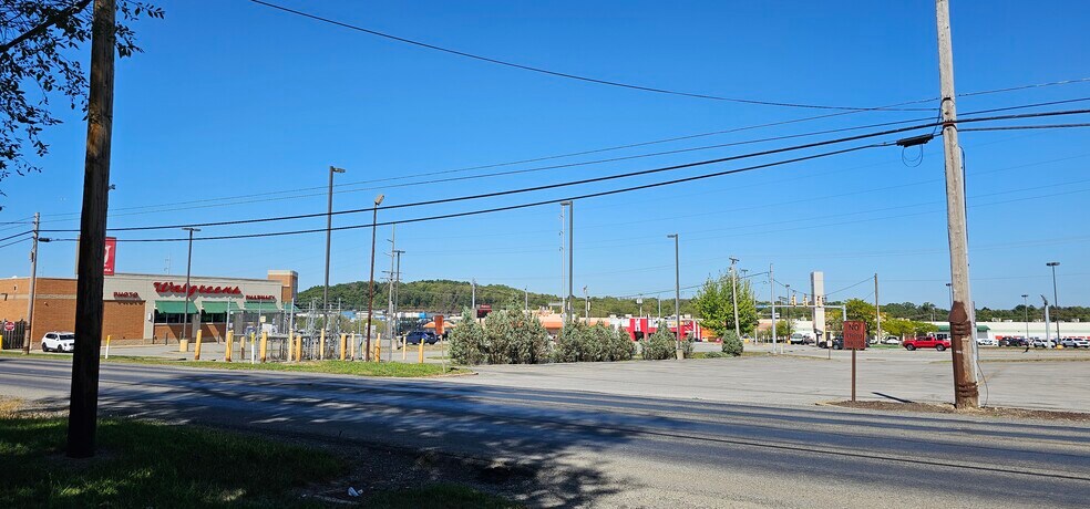 2639 Darlington Rd, Beaver Falls, PA à vendre - Photo de l’immeuble – Image 3 sur 7