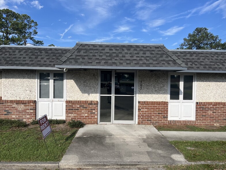 303 Pineview Dr, Waycross, GA à louer - Photo de l’immeuble – Image 3 sur 15