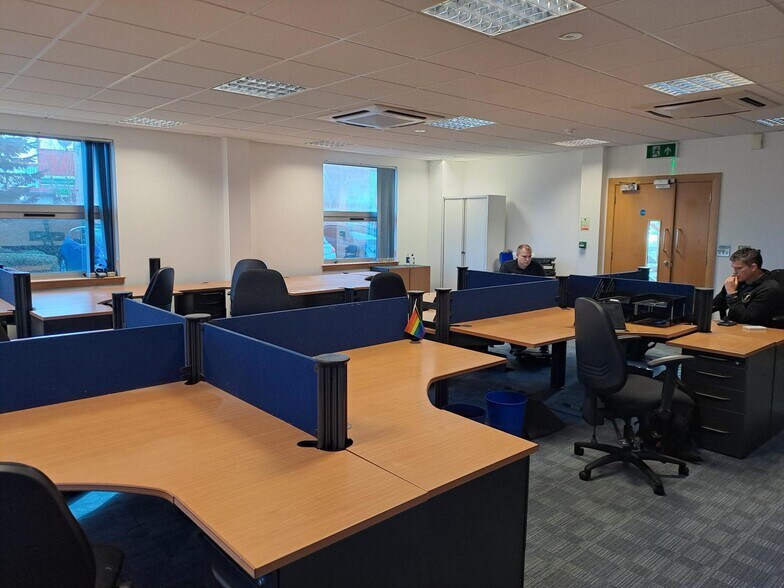 Whittle Way, Stevenage à louer - Photo de l’immeuble – Image 3 sur 18