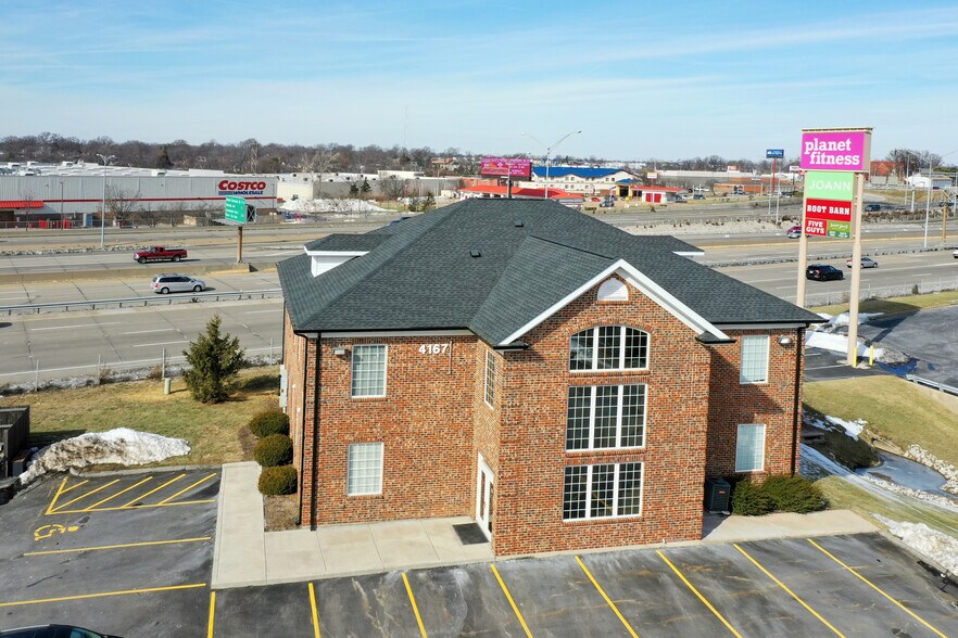 4171 Crescent Dr, Saint Louis, MO à louer - Photo de l’immeuble – Image 3 sur 11