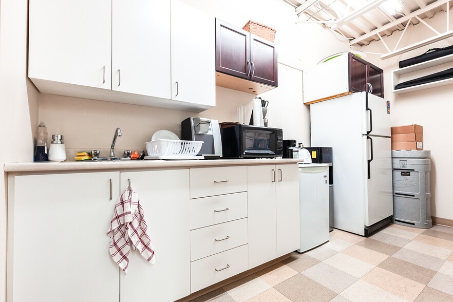 22 Antares Dr, Ottawa, ON à vendre - Photo intérieure – Image 3 sur 8