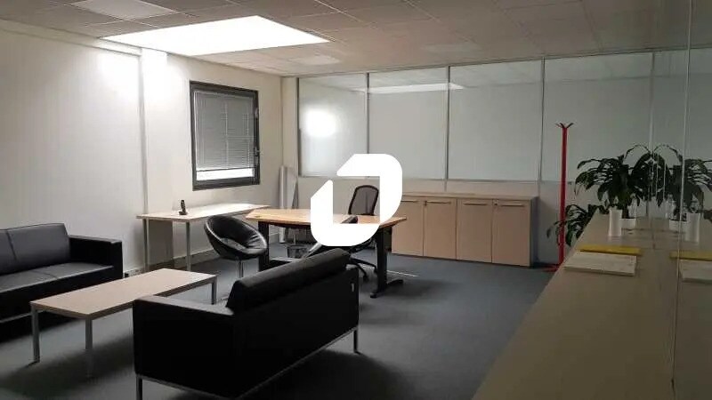 Bureau dans Roissy-en-France à louer - Photo de l’immeuble – Image 1 sur 6