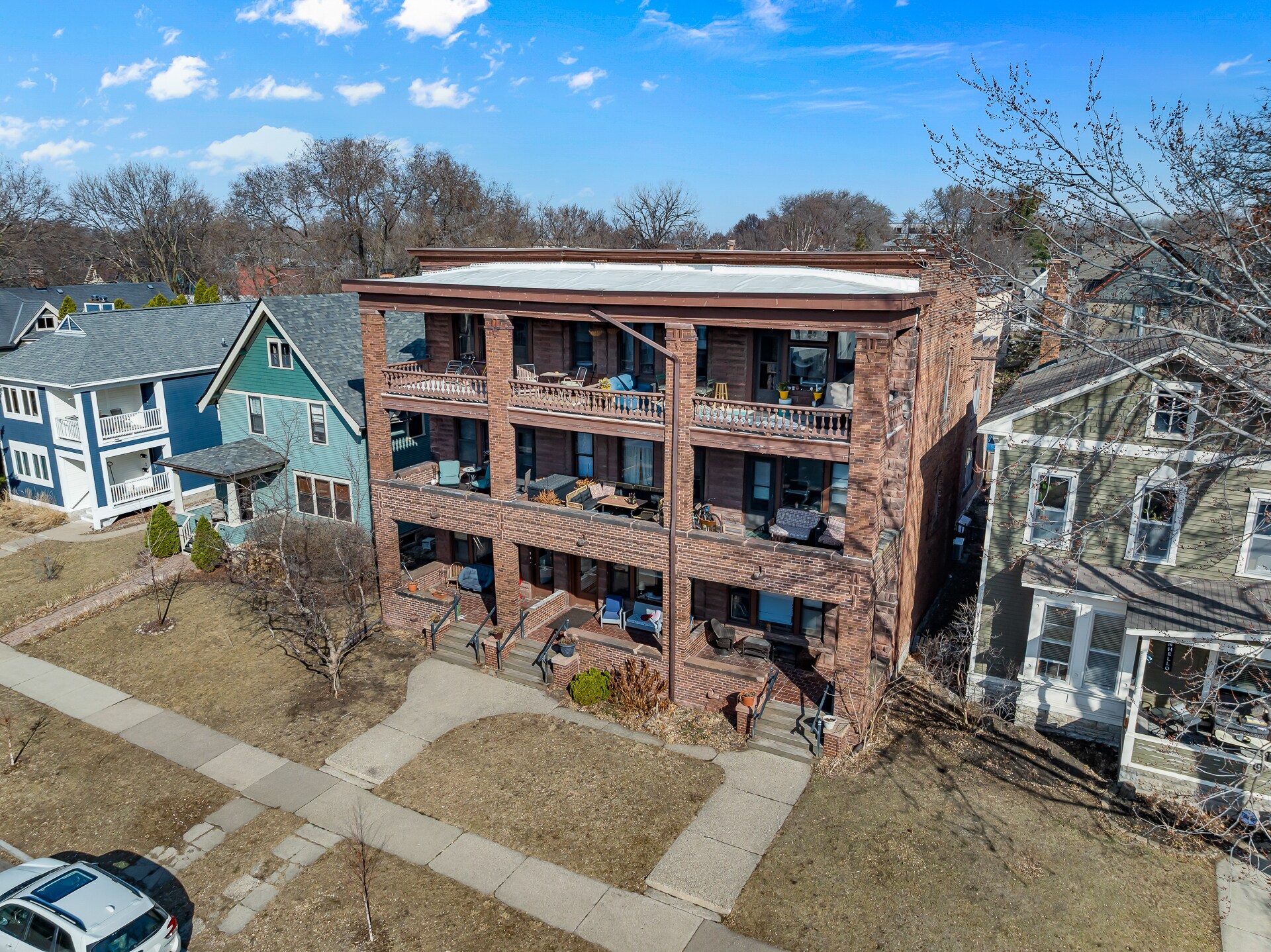 583 Holly Ave, Saint Paul, MN à vendre Photo de l’immeuble– Image 1 sur 44