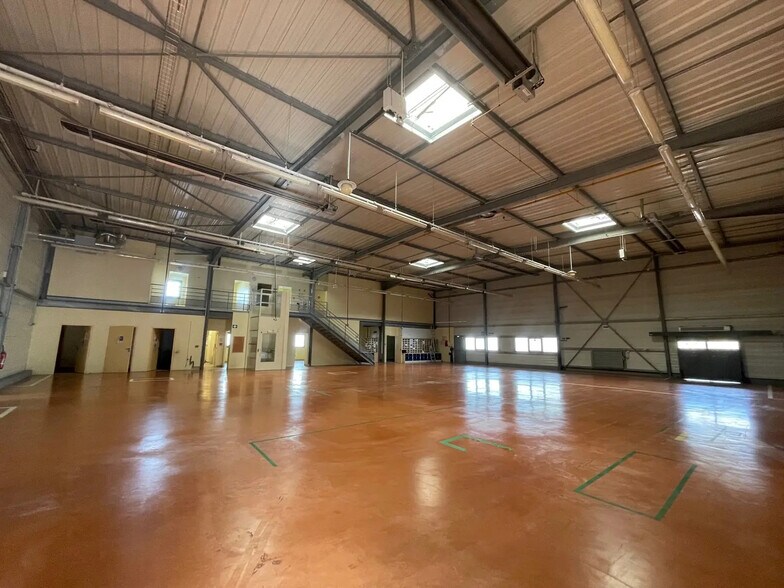Local d’activités dans Reims à louer - Photo de l’immeuble – Image 3 sur 5