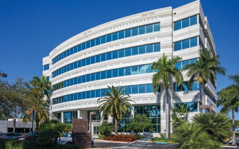 5200 Waterford District Dr, Miami, FL à louer - Photo de l’immeuble – Image 2 sur 3
