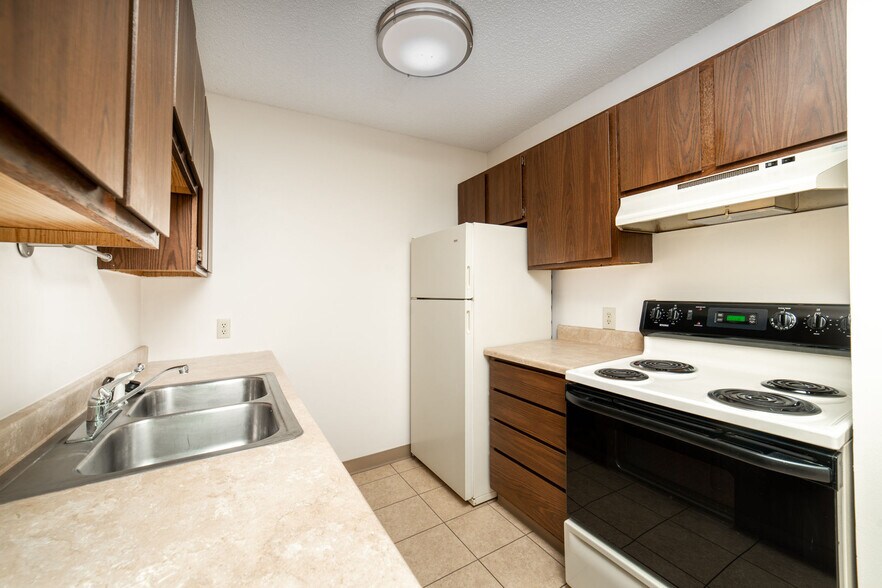 410 W 3rd Ave N, Aurora, MN à vendre - Photo de l’immeuble – Image 2 sur 19