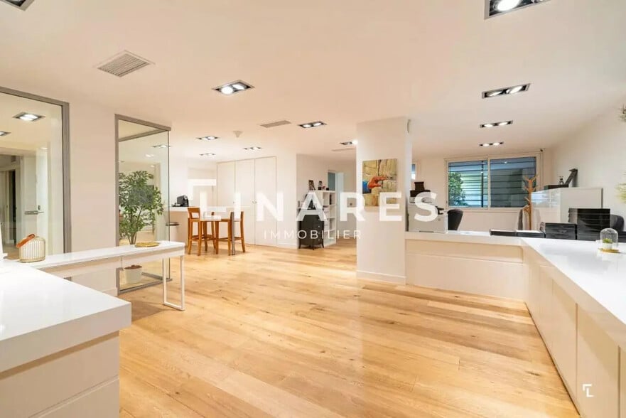 Bureau dans Marseille à louer - Photo de l’immeuble – Image 1 sur 10