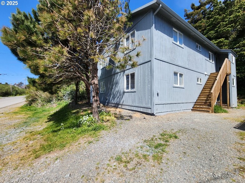 820 Jackson St, Port Orford, OR à vendre - Photo de l’immeuble – Image 1 sur 29