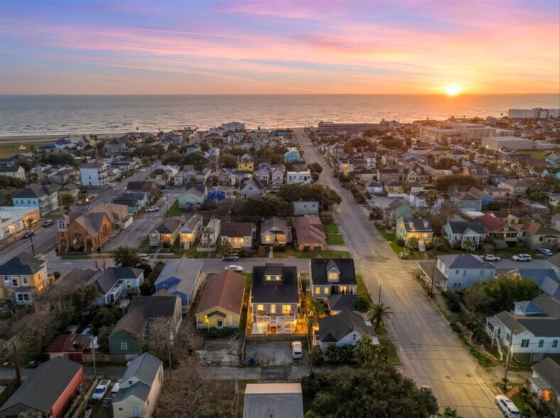 1322 Avenue L, Galveston, TX à vendre - Photo de l’immeuble – Image 2 sur 21