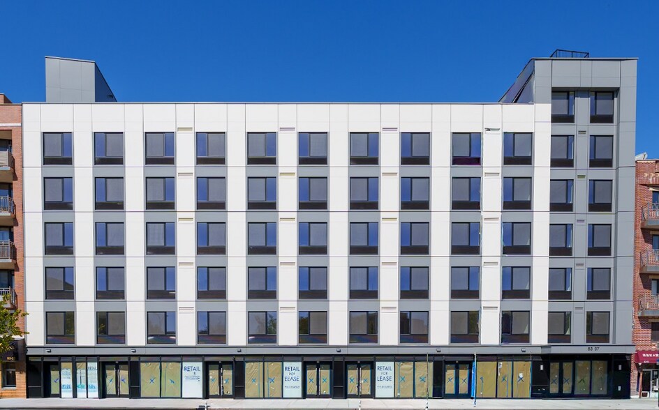 83-07 Queens Boulevard, Elmhurst, NY à louer - Photo de l’immeuble – Image 1 sur 2