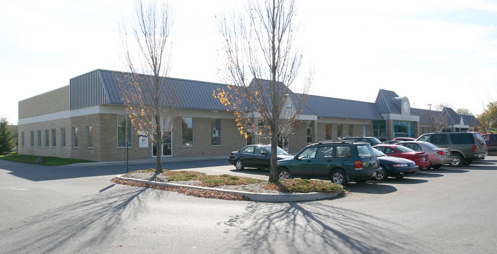 419 Village Dr, Carlisle, PA à vendre - Photo de l’immeuble – Image 2 sur 3