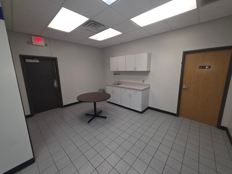 1519 S School Ave, Fayetteville, AR à louer - Photo de l’immeuble – Image 3 sur 9