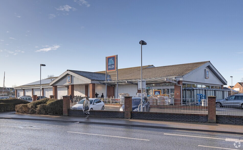 Queen Street Retail Park portefeuille de 3 biens à vendre sur LoopNet.fr - Photo principale – Image 3 sur 4