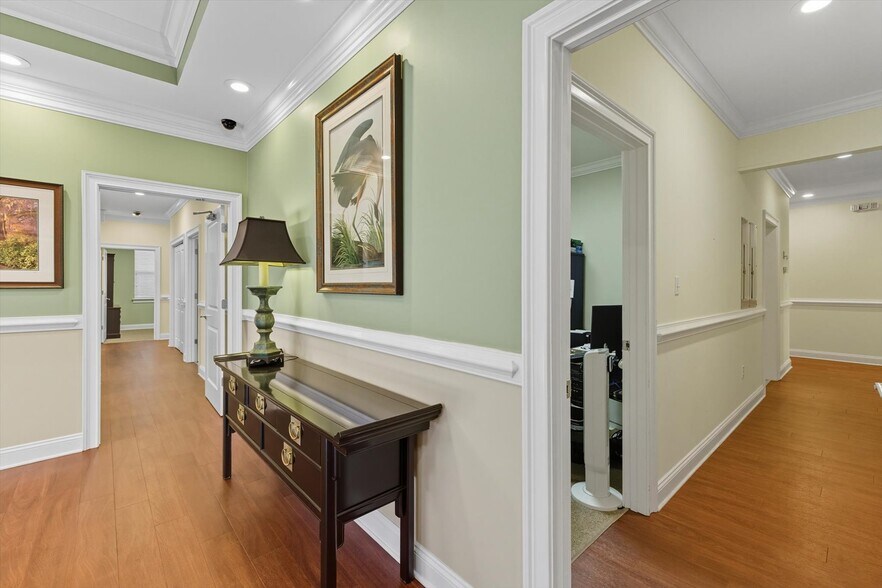 2565 Barrington Cir, Tallahassee, FL à vendre - Photo de l’immeuble – Image 2 sur 34