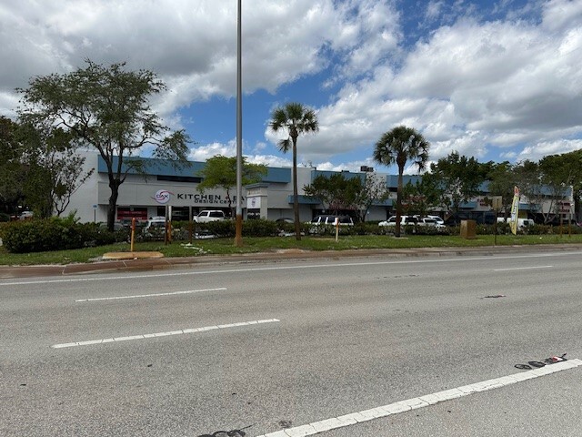 1711-1759 N Powerline Rd, Pompano Beach, FL à louer - Photo de l’immeuble – Image 3 sur 3