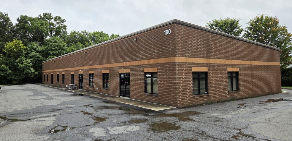 160 Cupped Oak Dr, Matthews, NC à louer - Photo de l’immeuble – Image 1 sur 21