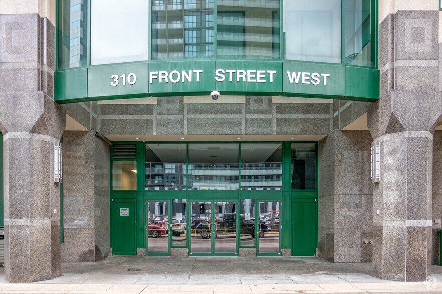 310 Front St W, Toronto, ON à louer - Photo de l’immeuble – Image 2 sur 7