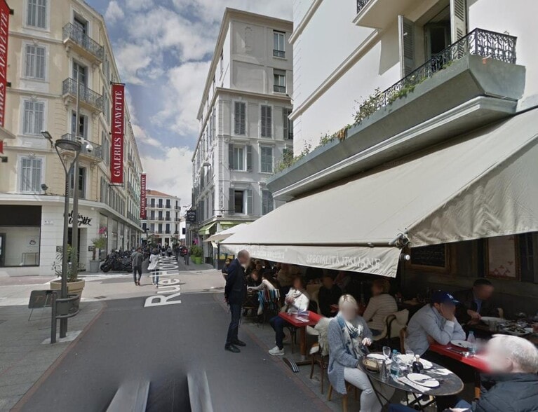 Local commercial dans Cannes à louer - Photo de l’immeuble – Image 3 sur 6