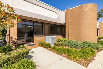 13830 N 58th St, Clearwater, FL à louer Photo de l’immeuble– Image 2 sur 10