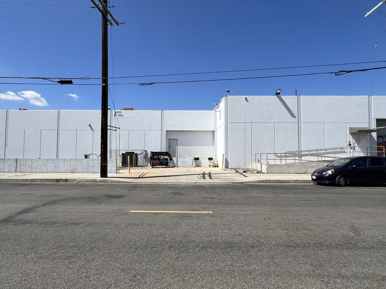 20301 Nordhoff St, Chatsworth, CA à louer - Photo de l’immeuble – Image 3 sur 5