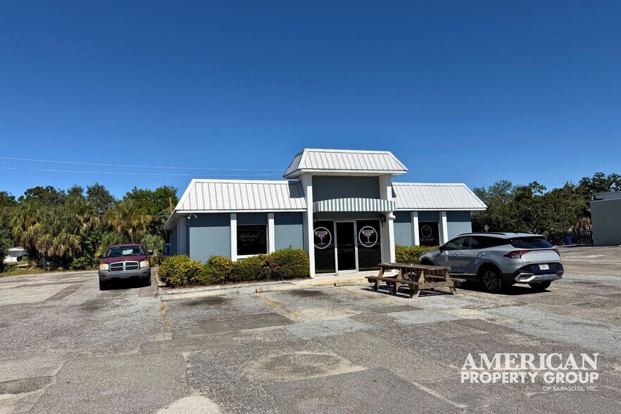 4459 Bee Ridge Rd, Sarasota, FL à vendre - Photo de l’immeuble – Image 2 sur 13