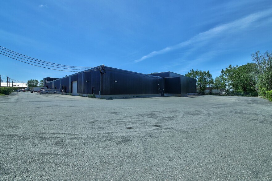 247-255 Montee De Liesse, Montréal, QC à vendre - Photo de l’immeuble – Image 3 sur 14