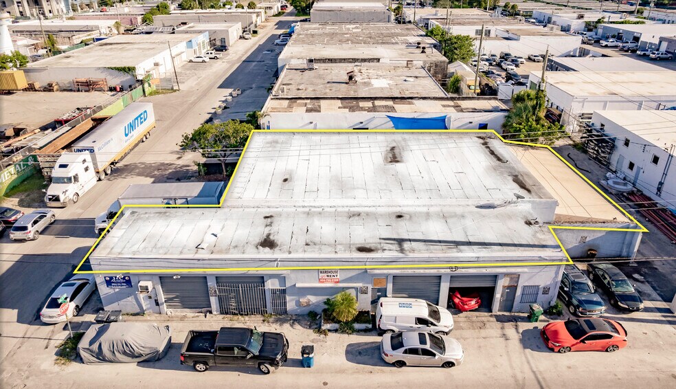 745 NW 7th Ter, Fort Lauderdale, FL à vendre - Photo de l’immeuble – Image 1 sur 8