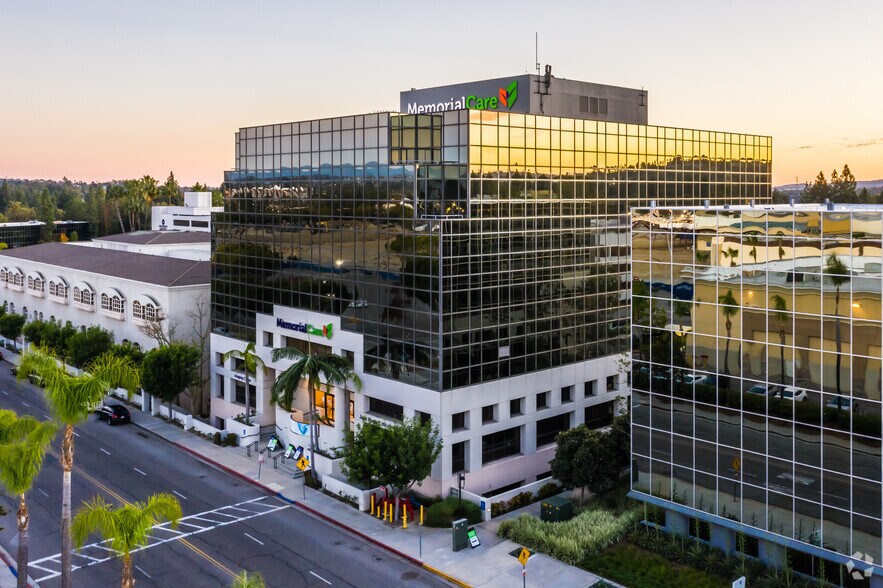 24411 Health Center Dr, Laguna Hills, CA à louer - Photo principale – Image 1 sur 4